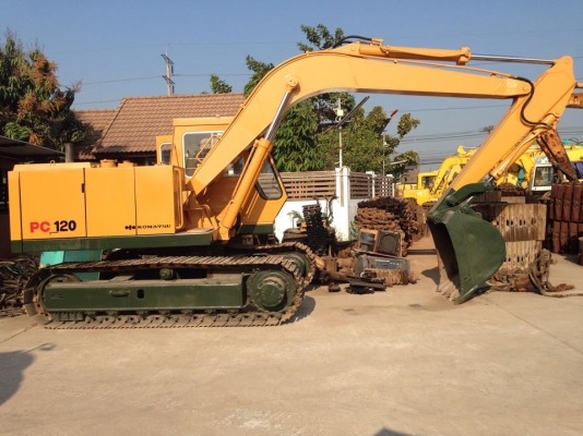 KOMATSU PC120-2  รถเก่านำเข้าจากญี่ปุ่น พร้อมใช้  MODEL KOMATSU PC120-2 SERIAL PC120-2 - 15108 ENGINE 4D1052-154131 ราคา 750,000 บาท   ราคาคุยได้นะคะเจ้าของใจดี รถนำเข้าจากญี่ปุ่นไม่เคยใช้งานในไทย พร้อมใบอินวอย สภาพพร้อมลุยงาน