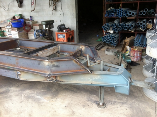 ต้องการขายเทลเลอร์รถไถสองเพลาใหม่ สำหรับรถใหญ่