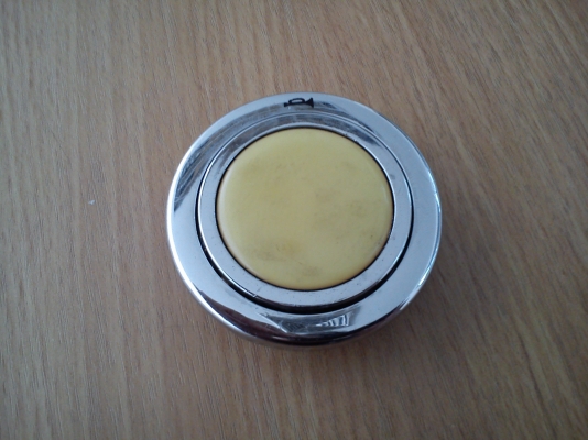 ฝาแตรญี่ปุ่นโคมเมี่ยม ฝาแตรญี่ปุ่นโคมเมี่ยม