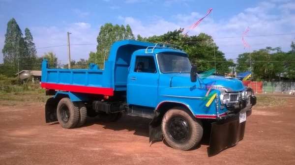 ขาย 6 ล้อดั้มหัวยาว สภาพพร้อมใช้ คัสซีสวย เครื่อง 6BF1 185 แรงม้า เฟืองท้าย FUSO พวงมาลัยพาวเวอร์ ยางเต็ม ทะเบียนเต็มพร้อมโอน ราคาต่อรองได้