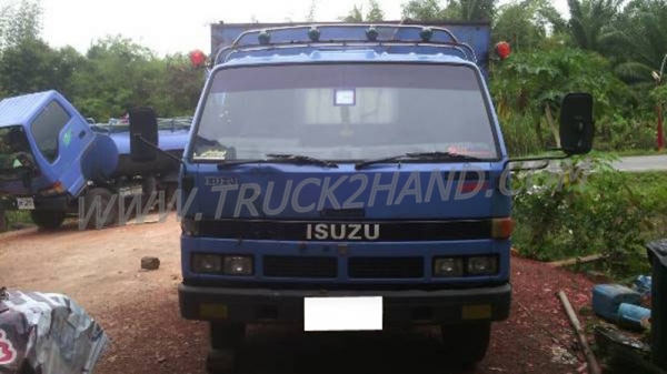รถบรรทุกเทเลอร์ 6 ล้อ ISUZU NPR เครื่อง 4BG1 125 แรงม้า รถบรรทุกเทเลอร์ 6 ล้อ ISUZU NPR เครื่อง 4BG1 125 แรงม้า