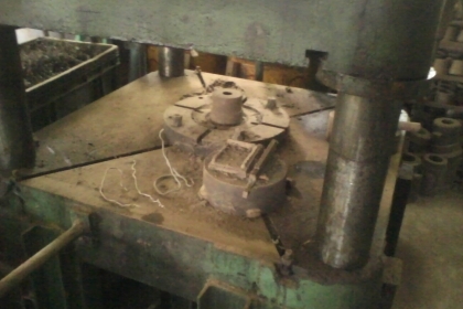 เครื่องอัดไฮโดรริก ตัวใหญ่ความสูงเกือบ 3 เมตรครับตัวใหญ่ครับ งานหนักๆสบายครับตัวนี้สั่งทำไว้ใช้เองเมื่อ เกือบ 30 ปีที่แล้วครับ มอเตอร์ 7 แรงครับสนใจสอบถามได้ครับ เครื่องอัดไฮโดรริก ตัวใหญ่ความสูงเกือบ 3 เมตรครับตัวใหญ่ครับ งานหนักๆสบายครับตัวนี้สั่งทำไว้ใช้เองเมื่อ เกือบ 30 ปีที่แล้วครับ มอเตอร์ 7 แรงครับสนใจสอบถามได้ครับ