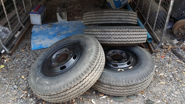 ขายยางบริสโตน750x15x12PRพร้อมยางในยางรองไม่รวมกะทะล้อ