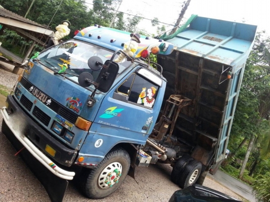 รถอีซูซุ 6 ล้อดั้ม NPR  115 แรงม้า. ปี 37  สนใจติดต่อ 081 - 6079515