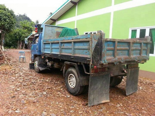 รถอีซูซุ 6 ล้อดั้ม NPR  115 แรงม้า. ปี 37  สนใจติดต่อ 081 - 6079515