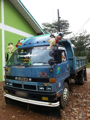 รถอีซูซุ 6 ล้อดั้ม NPR  115 แรงม้า. ปี 37  สนใจติดต่อ 081 - 6079515