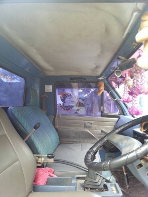 รถอีซูซุ 6 ล้อดั้ม NPR  115 แรงม้า. ปี 37  สนใจติดต่อ 081 - 6079515