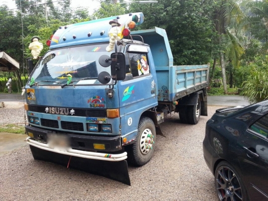 รถอีซูซุ 6 ล้อดั้ม NPR  115 แรงม้า. ปี 37  สนใจติดต่อ 081 - 6079515