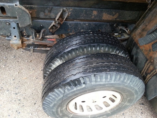 รถอีซูซุ 6 ล้อดั้ม NPR  115 แรงม้า. ปี 37  สนใจติดต่อ 081 - 6079515