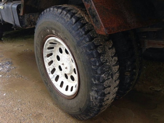 รถอีซูซุ 6 ล้อดั้ม 240 แรงม้า. ปี 53 ( รถวิ่ง 5x,xxx กม. ) สนใจติดต่อ 081 - 6079515 รถอีซูซุ 6 ล้อดั้ม 240 แรงม้า. ปี 53 ( รถวิ่ง 5x,xxx กม. ) สนใจติดต่อ 081 - 6079515