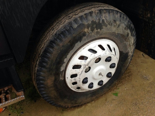 รถอีซูซุ 6 ล้อดั้ม 240 แรงม้า. ปี 53 ( รถวิ่ง 5x,xxx กม. ) สนใจติดต่อ 081 - 6079515 รถอีซูซุ 6 ล้อดั้ม 240 แรงม้า. ปี 53 ( รถวิ่ง 5x,xxx กม. ) สนใจติดต่อ 081 - 6079515