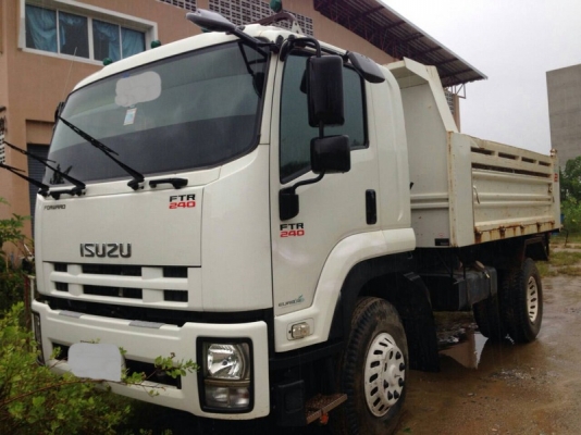 รถอีซูซุ 6 ล้อดั้ม 240 แรงม้า. ปี 53  ( รถวิ่ง 5x,xxx กม. )  สนใจติดต่อ 081 - 6079515