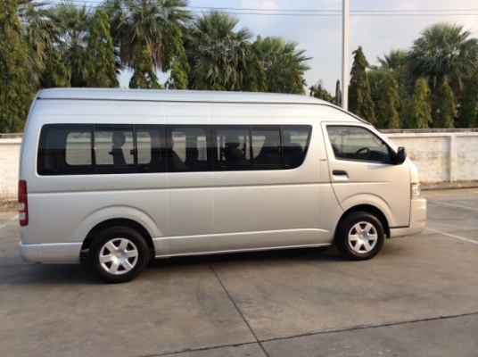 ขายรถตู้โตโยต้า คอมมิวเตอร์ หลังคาสูง ปี07 เครื่องดีเซล D4D 2.5 เทอร์โบ เกียร์ธรรมดา เพาเวอร์ กระจกไฟฟ้าทั้งคัน ภายในเบาะสวยสะอาด เบาะหลัง4แถวสวย แอร์หน้า-หลัง เย็นฉ่ำ ตัวถังสีสวย ไม่มีชน บางเดิม รถขับดี ยางใหม่ รถสวย มือเดียวป้ายแดง พร้อมใช้งานครับ