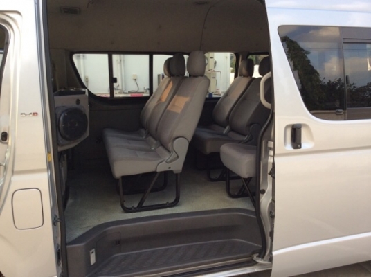 ขายรถตู้โตโยต้า คอมมิวเตอร์ หลังคาสูง ปี07 เครื่องดีเซล D4D 2.5 เทอร์โบ เกียร์ธรรมดา เพาเวอร์ กระจกไฟฟ้าทั้งคัน ภายในเบาะสวยสะอาด เบาะหลัง4แถวสวย แอร์หน้า-หลัง เย็นฉ่ำ ตัวถังสีสวย ไม่มีชน บางเดิม รถขับดี ยางใหม่ รถสวย มือเดียวป้ายแดง พร้อมใช้งานครับ