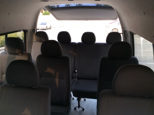 ขายรถตู้โตโยต้า คอมมิวเตอร์ หลังคาสูง ปี07 เครื่องดีเซล D4D 2.5 เทอร์โบ เกียร์ธรรมดา เพาเวอร์ กระจกไฟฟ้าทั้งคัน ภายในเบาะสวยสะอาด เบาะหลัง4แถวสวย แอร์หน้า-หลัง เย็นฉ่ำ ตัวถังสีสวย ไม่มีชน บางเดิม รถขับดี ยางใหม่ รถสวย มือเดียวป้ายแดง พร้อมใช้งานครับ