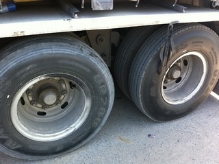 ขายรถหัวลาก 6 ล้อ 220 แรงม้า ปี 50 พร้อมหางคอกเหล็ก 2คานยาว 7 เมตรพร้อมใช้งาน