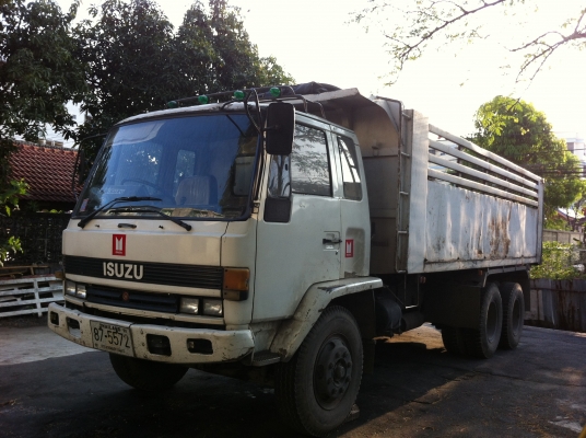 ขาย 10 ล้อ ดั้ม Isuzu Rocky 690,000 บาท