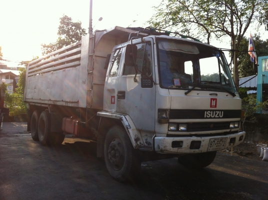 ขาย 10 ล้อ ดั้ม Isuzu Rocky 690,000 บาท