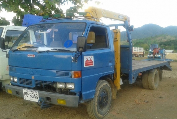รถบรรทุกติดเครนเก่านอกTADANO 2.5 ตัน ISUZU NPR ,6 ล้อกลาง ราคาเพียง 400,000 บาท สนใจติดต่อ 0819337688