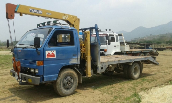 รถบรรทุกติดเครนเก่านอกTADANO 2.5 ตัน ISUZU NPR ,6 ล้อกลาง ราคาเพียง 400,000 บาท สนใจติดต่อ 0819337688