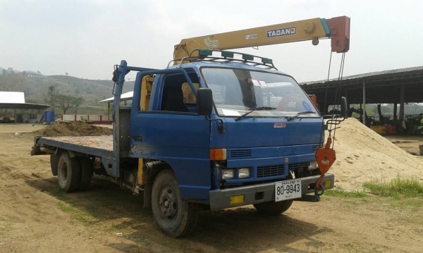 รถบรรทุกติดเครนเก่านอกTADANO 2.5 ตัน ISUZU NPR ,6 ล้อกลาง ราคาเพียง 400,000 บาท สนใจติดต่อ 0819337688