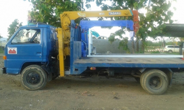 รถบรรทุกติดเครนเก่านอกTADANO 2.5 ตัน ISUZU NPR ,6 ล้อกลาง ราคาเพียง 400,000 บาท สนใจติดต่อ 0819337688