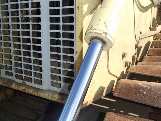 รถดัน Komatsu D20PLL-7 รุ่น 7 เลยครับ นำเข้าจากญี่ปุ่นแท้ๆ แทรคกว้าง 1.05เมตร สวยเดิมๆ แจ่มมาก ขายไม่แพงด้วย 086-303-9797 กู๋อ๋า