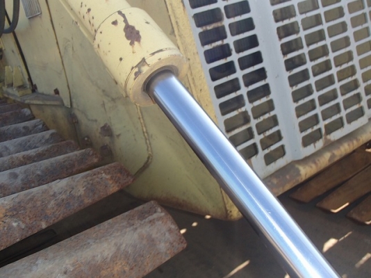 รถดัน Komatsu D20PLL-7 รุ่น 7 เลยครับ นำเข้าจากญี่ปุ่นแท้ๆ แทรคกว้าง 1.05เมตร สวยเดิมๆ แจ่มมาก ขายไม่แพงด้วย 086-303-9797 กู๋อ๋า