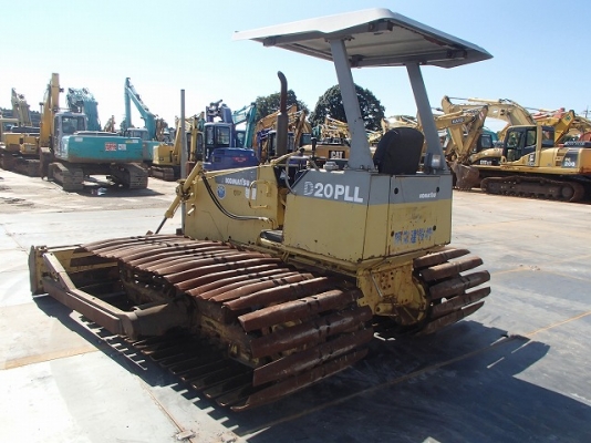 รถดัน Komatsu D20PLL-7 รุ่น 7 เลยครับ นำเข้าจากญี่ปุ่นแท้ๆ แทรคกว้าง 1.05เมตร สวยเดิมๆ แจ่มมาก ขายไม่แพงด้วย 086-303-9797 กู๋อ๋า