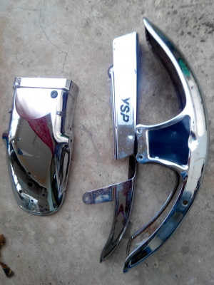 ขายบังโคลง กับ กระบังโซ่ สภาพเงาเยี่ยม ของ yamaha xj spacial 400 cc 4GO ราคา 1500 บาท