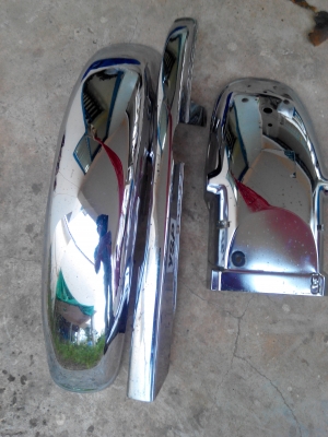 ขายบังโคลง กับ กระบังโซ่ สภาพเงาเยี่ยม ของ yamaha xj spacial 400 cc 4GO ราคา 1500 บาท