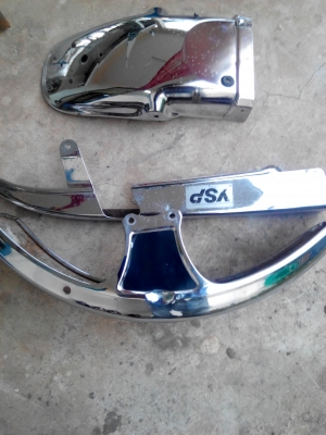 ขายบังโคลง กับ กระบังโซ่ สภาพเงาเยี่ยม ของ yamaha xj spacial 400 cc 4GO ราคา 1500 บาท