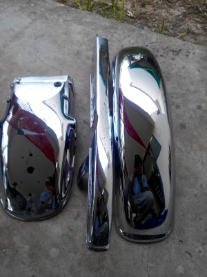 ขายบังโคลง กับ กระบังโซ่ สภาพเงาเยี่ยม ของ yamaha xj spacial 400 cc 4GO ราคา 1500 บาท