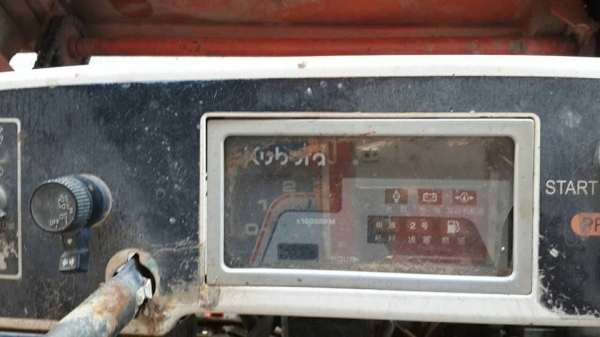 ขายรถเดี่ยวข้าว อุ้มKUBOTA DC68 อุ้มช่วงล่างดี ตู้ทำใหม่ เครื่องดีสภาพพร้อมลงเกี่ยว เอกสารเล่มทะเบียนพร้อมชุดโอน