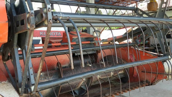 ขายรถเดี่ยวข้าว อุ้มKUBOTA DC68 อุ้มช่วงล่างดี ตู้ทำใหม่ เครื่องดีสภาพพร้อมลงเกี่ยว เอกสารเล่มทะเบียนพร้อมชุดโอน