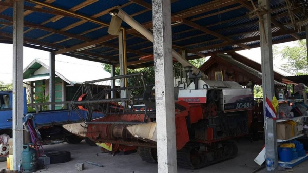 ขายรถเดี่ยวข้าว อุ้มKUBOTA DC68 อุ้มช่วงล่างดี ตู้ทำใหม่ เครื่องดีสภาพพร้อมลงเกี่ยว เอกสารเล่มทะเบียนพร้อมชุดโอน