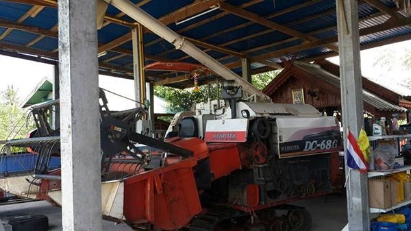 ขายรถเดี่ยวข้าว อุ้มKUBOTA DC68 อุ้มช่วงล่างดี ตู้ทำใหม่ เครื่องดีสภาพพร้อมลงเกี่ยว เอกสารเล่มทะเบียนพร้อมชุดโอน