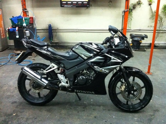 ขออนุญาติขาย HONDA CBR 150 ปี53 ตัวสุดท้าย สตา์ร์ทมือ โอนให้ฟรีครับ