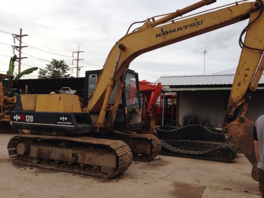 ขายรถในราคาถูก KOMATSU PC120-3 ราคา 460,000 ขายรถในราคาถูก KOMATSU PC120-3 ราคา 460,000