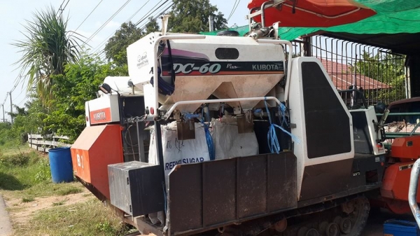 ขายรถเกี่ยวKUBOTA DC60พร้อม ยกคู่ รถลากเทรลเลอร์ สภาพพร้อมใช้งาน เครื่องดี ตู้สีดี พร้อมลุยงาน แทรคสวย