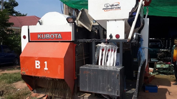 ขายรถเกี่ยวKUBOTA DC60พร้อม ยกคู่ รถลากเทรลเลอร์ สภาพพร้อมใช้งาน เครื่องดี ตู้สีดี พร้อมลุยงาน แทรคสวย