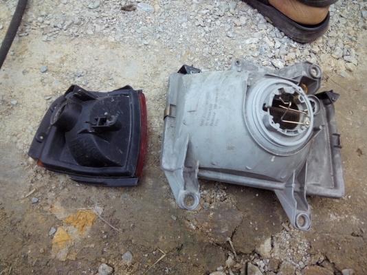 ไฟหน้า+ไฟมุมข้างซ้าย ฟอด์เรนเจอร์ปี03 ขาย700