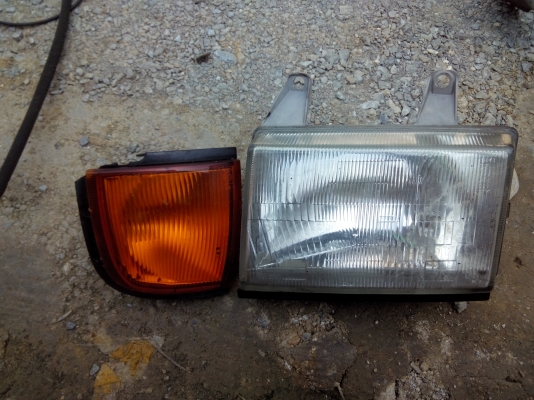 ไฟหน้า+ไฟมุมข้างซ้าย ฟอด์เรนเจอร์ปี03 ขาย700