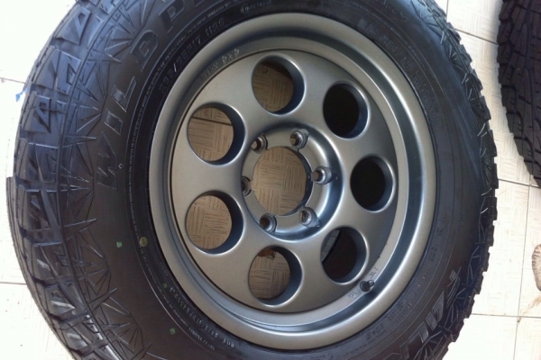 ขายยางใหม่ Falken Wildpeak A/Tขนาด 265 65 r17 พร้อมแม็กลายหยดน้ำขอบ17