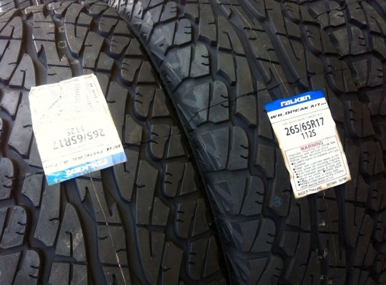 ขายยางใหม่ Falken Wildpeak A/Tขนาด 265 65 r17 พร้อมแม็กลายหยดน้ำขอบ17