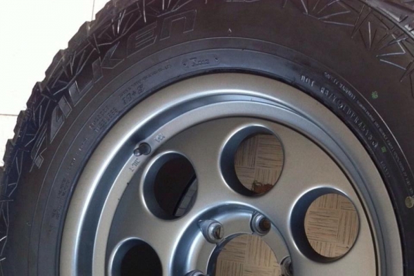 ขายยางใหม่ Falken Wildpeak A/Tขนาด 265 65 r17 พร้อมแม็กลายหยดน้ำขอบ17