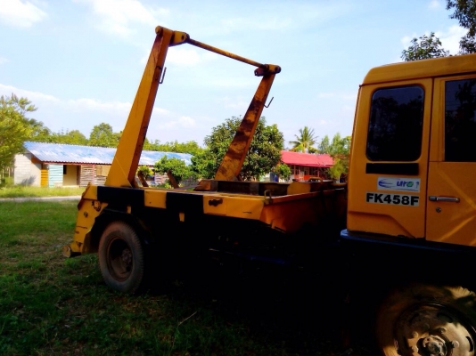 ขายเครนยกขยะ ตามรูปยกนำ้หนักได้เกิน5ตันครับขายทั้กระบะได้ครบชุดใหญ่พร้อมปั้มเลยครับ