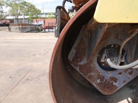 รถบดสั่นสะเทือน 4 ตัน SUMITOMO ปี 2000 สภาพสวย