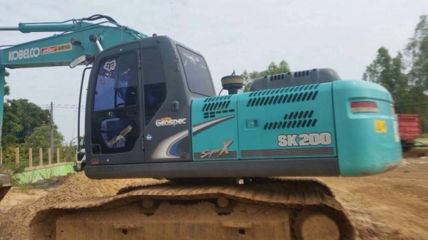 ขาย 3 คัน เเบ็คโฮ YN-12 super x 4 พันกว่าชั่วโมง สภาพเต็ม เอกสาร เเจ้งจำหน่าย ราคา 2,500,000 คุยกัน โทร 087-9666599 คุณหนาม