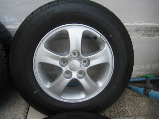 ขายล้อแม็กป้ายแดง Mitsu Triton 15" พร้อมยางปี14 สนใจติดต่อเล็กคลองสามครับ 081-3747940